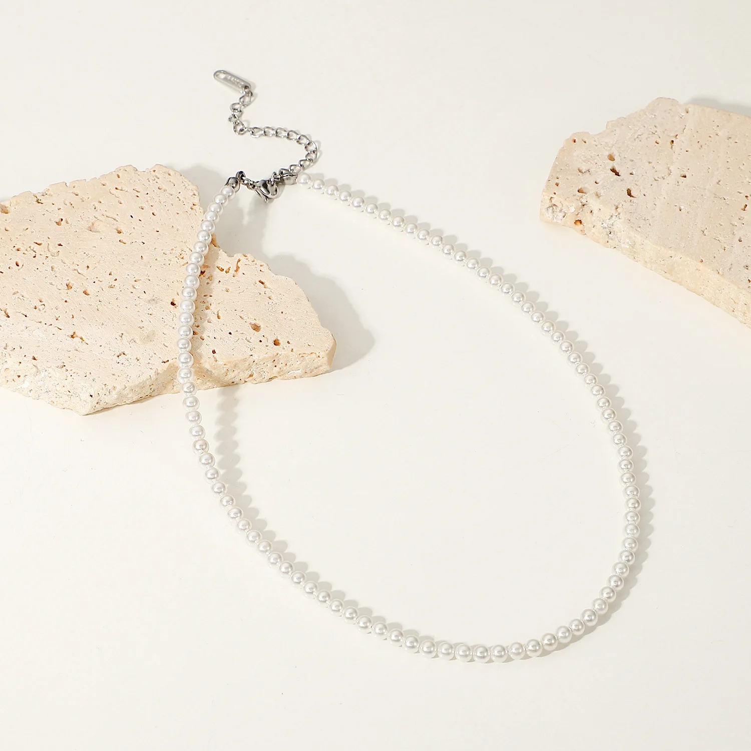 collier petites perles blanches