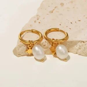 Boucles d'oreilles pendantes perles blanches