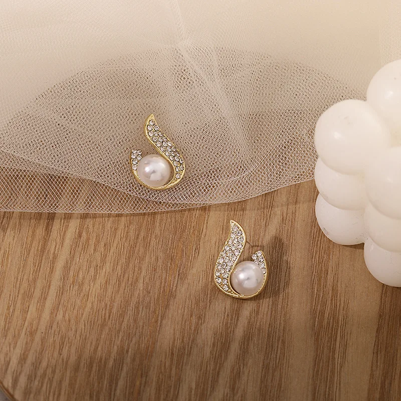 Boucle d'oreille perle et brillant – Image 4