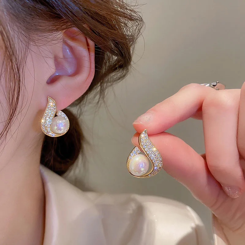 Boucle d'oreille perle et brillant