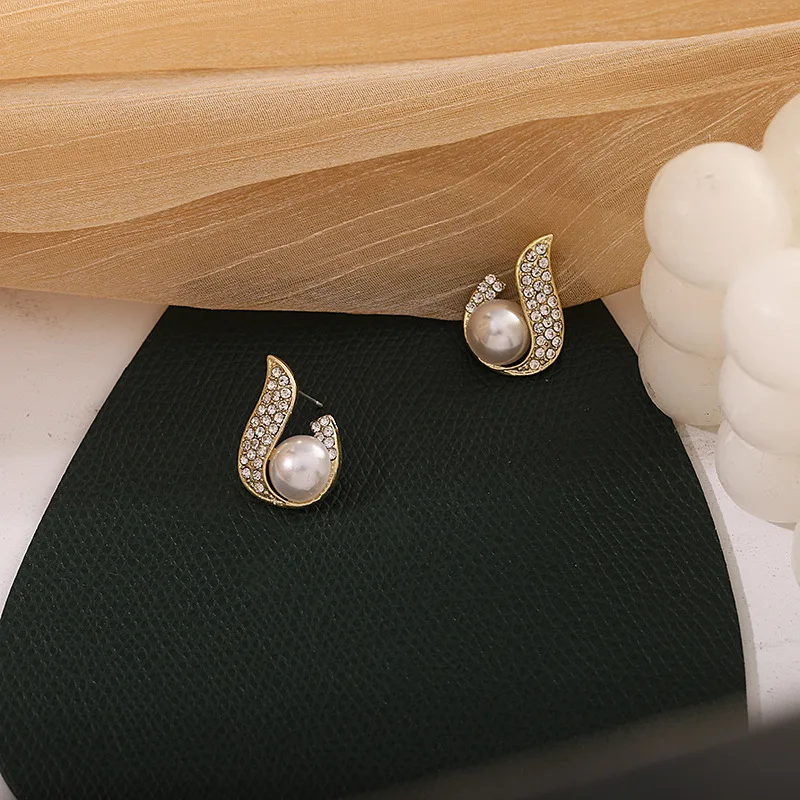 Boucle d'oreille perle et brillant – Image 3