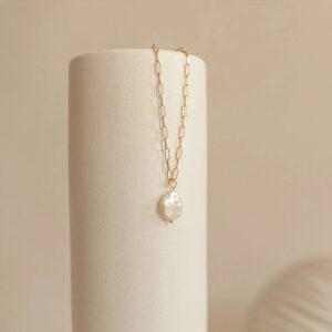 collier or 18 carats et perle d'eau douce