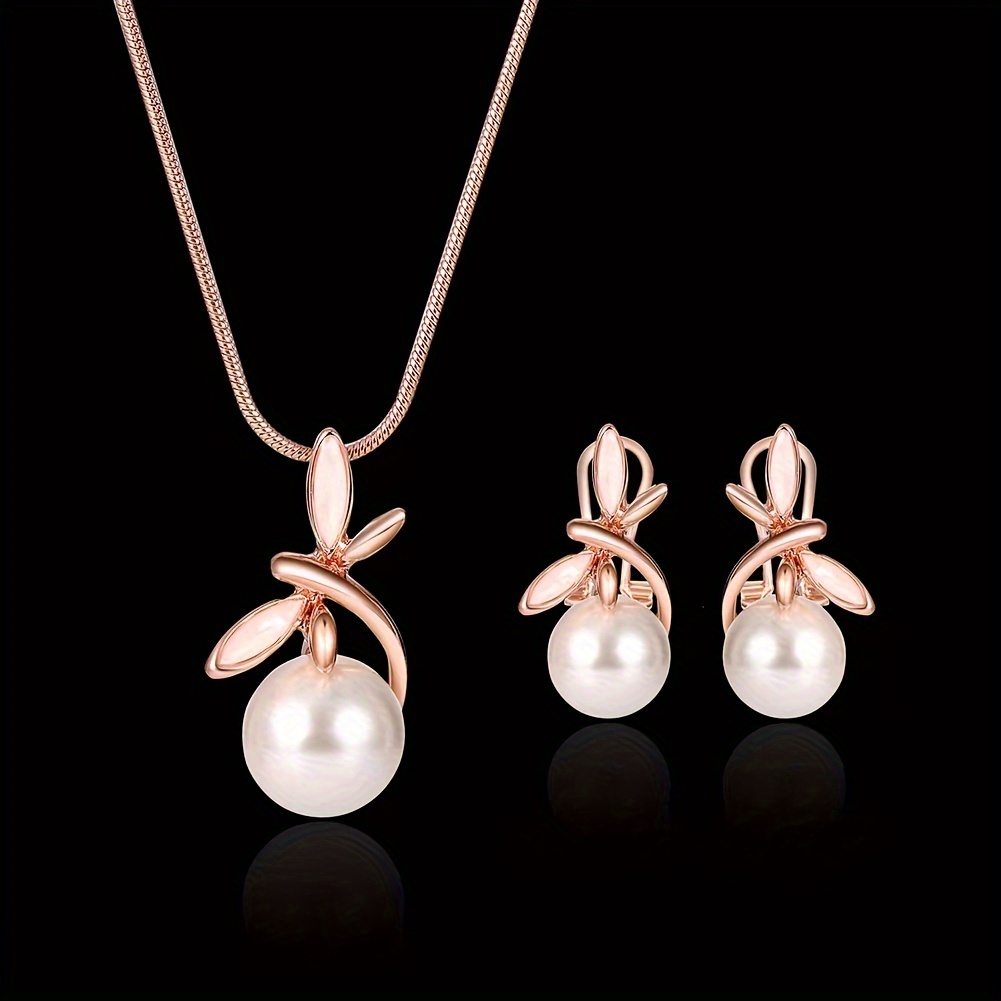 collier et boucles d'oreille élégantes