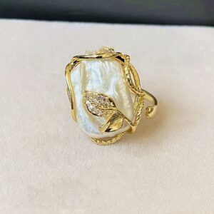 Bague or perle blanche