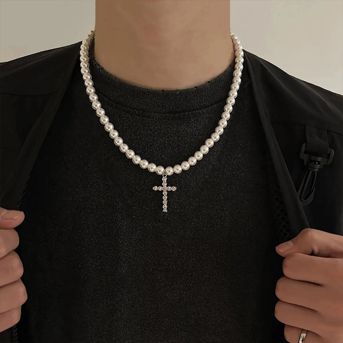 collier avec croix en perle